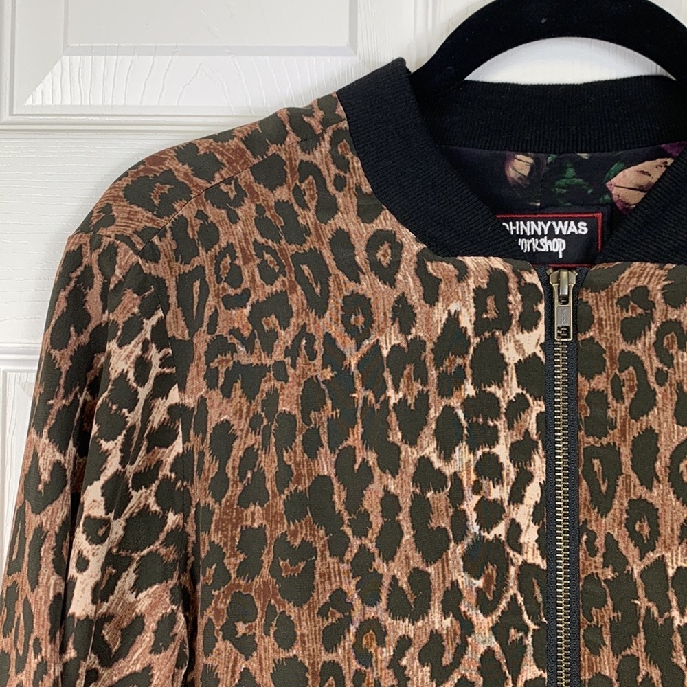 Johnny Was 100% silk leopard bomber jacket sz xs - Picture 5 of 12